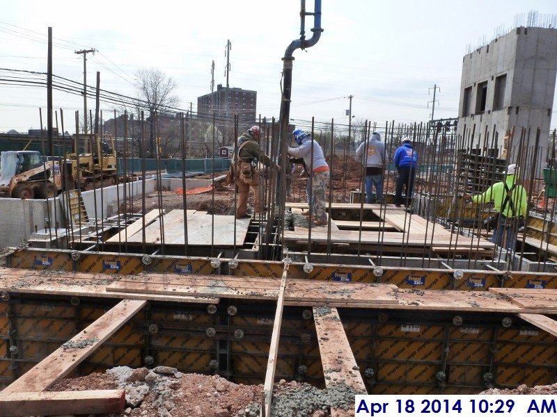 Pouring concrete at foundation walls at Elev. 7-Stair -4,5 Facing South  (800x600)